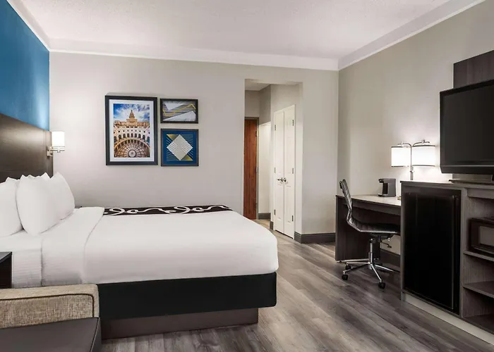 La Quinta By Wyndham North Hotel